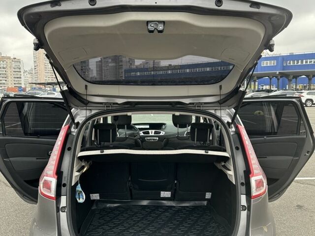 Серый Рено Сценик III, объемом двигателя 1.5 л и пробегом 224 тыс. км за 7500 $, фото 16 на Automoto.ua