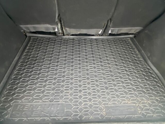 Серый Рено Сценик III, объемом двигателя 1.5 л и пробегом 260 тыс. км за 5300 $, фото 6 на Automoto.ua