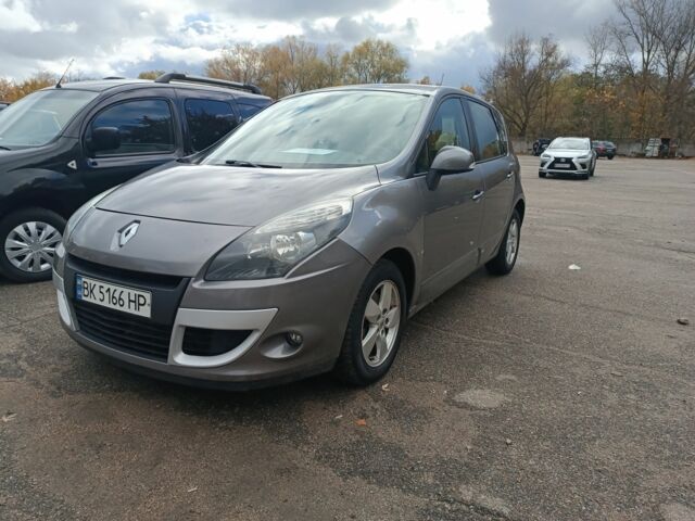 Рено Сценік III 2011 у Чернігові на Automoto.ua Сірий Рено Сценік III, об'ємом двигуна 1.5 л та пробігом 220 тис. км за 6500 $, фото 1 на Automoto.ua