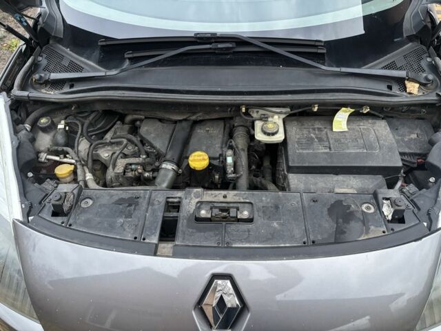 Серый Рено Сценик III, объемом двигателя 1.5 л и пробегом 261 тыс. км за 7000 $, фото 5 на Automoto.ua