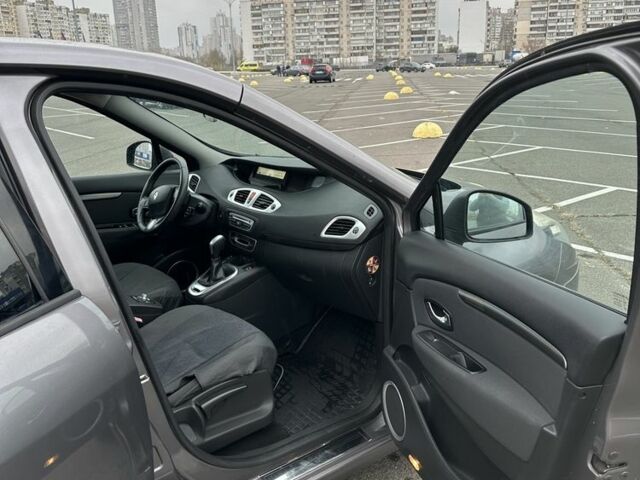 Серый Рено Сценик III, объемом двигателя 1.5 л и пробегом 224 тыс. км за 7500 $, фото 9 на Automoto.ua