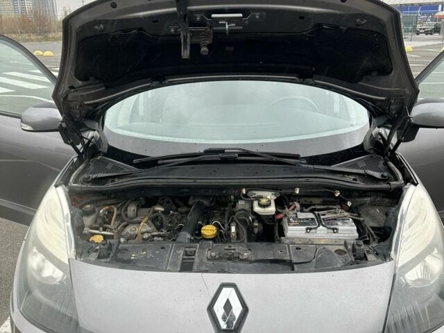 Серый Рено Сценик III, объемом двигателя 1.5 л и пробегом 224 тыс. км за 7500 $, фото 15 на Automoto.ua