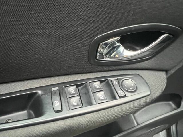 Серый Рено Сценик III, объемом двигателя 1.5 л и пробегом 250 тыс. км за 7700 $, фото 17 на Automoto.ua