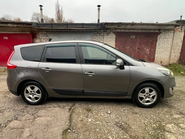 Серый Рено Сценик III, объемом двигателя 1.5 л и пробегом 250 тыс. км за 7700 $, фото 3 на Automoto.ua