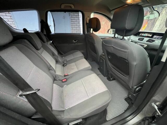 Серый Рено Сценик III, объемом двигателя 1.5 л и пробегом 250 тыс. км за 7700 $, фото 15 на Automoto.ua