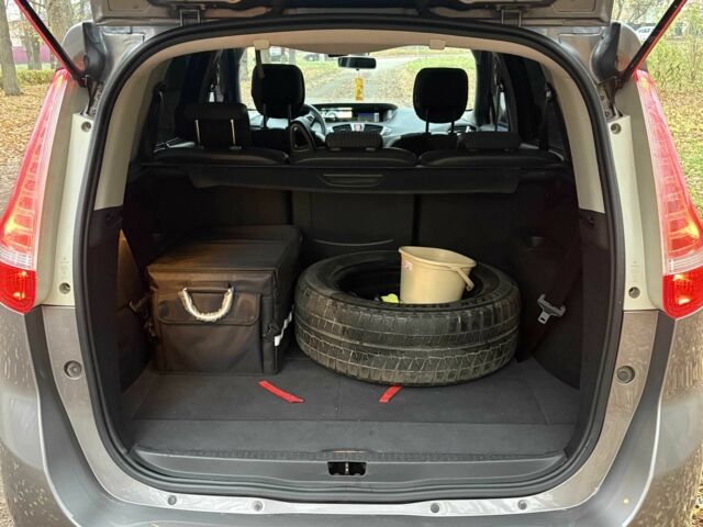 Серый Рено Сценик III, объемом двигателя 1.4 л и пробегом 196 тыс. км за 8000 $, фото 11 на Automoto.ua