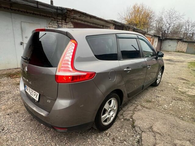 Серый Рено Сценик III, объемом двигателя 1.5 л и пробегом 250 тыс. км за 7700 $, фото 5 на Automoto.ua