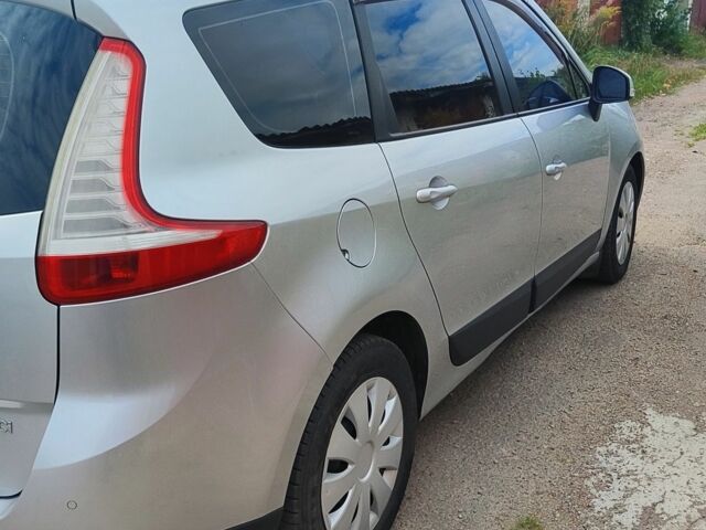 Серый Рено Сценик III, объемом двигателя 1.5 л и пробегом 295 тыс. км за 7500 $, фото 3 на Automoto.ua