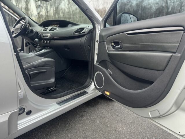 Сірий Рено Сценік III, об'ємом двигуна 1.5 л та пробігом 257 тис. км за 7400 $, фото 17 на Automoto.ua