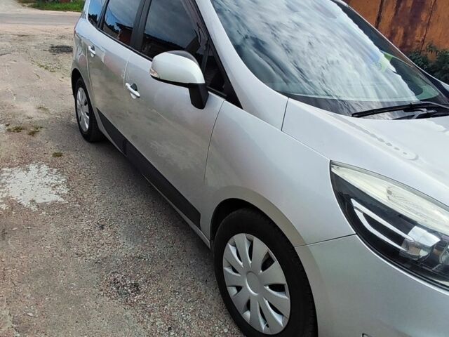 Серый Рено Сценик III, объемом двигателя 1.5 л и пробегом 295 тыс. км за 7500 $, фото 5 на Automoto.ua