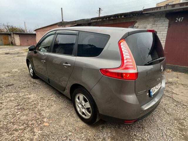 Серый Рено Сценик III, объемом двигателя 1.5 л и пробегом 250 тыс. км за 7700 $, фото 6 на Automoto.ua