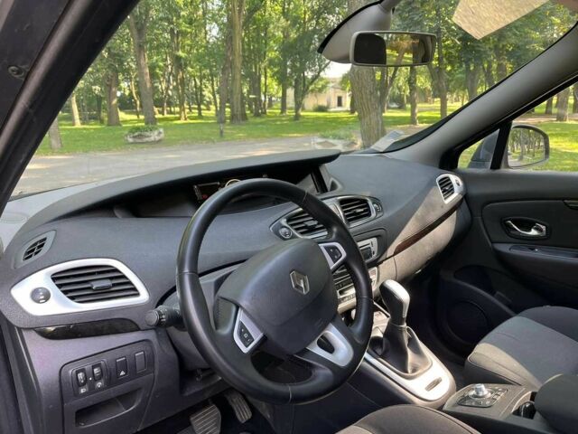 Рено Сценик III 2012 в Чернигове на Automoto.ua Серый Рено Сценик III, объемом двигателя 1.5 л и пробегом 265 тыс. км за 6300 $, фото 11 на Automoto.ua