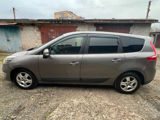 Серый Рено Сценик III, объемом двигателя 1.5 л и пробегом 250 тыс. км за 7700 $, фото 4 на Automoto.ua