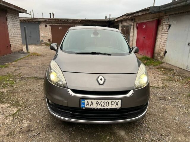 Серый Рено Сценик III, объемом двигателя 1.5 л и пробегом 250 тыс. км за 7700 $, фото 2 на Automoto.ua