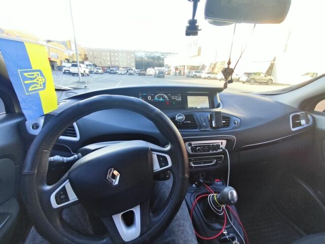 Серый Рено Сценик III, объемом двигателя 1.5 л и пробегом 295 тыс. км за 7500 $, фото 7 на Automoto.ua