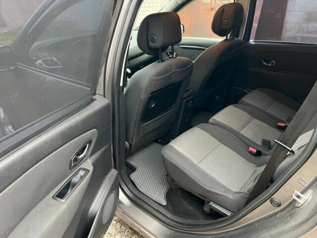 Серый Рено Сценик III, объемом двигателя 1.5 л и пробегом 250 тыс. км за 7700 $, фото 14 на Automoto.ua