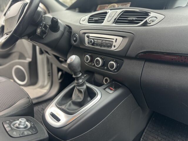 Сірий Рено Сценік III, об'ємом двигуна 1.5 л та пробігом 257 тис. км за 7400 $, фото 16 на Automoto.ua