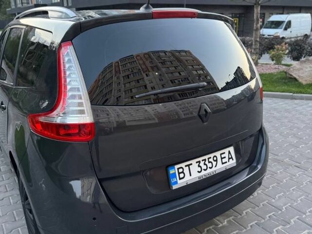 Серый Рено Сценик III, объемом двигателя 1.5 л и пробегом 300 тыс. км за 6000 $, фото 2 на Automoto.ua