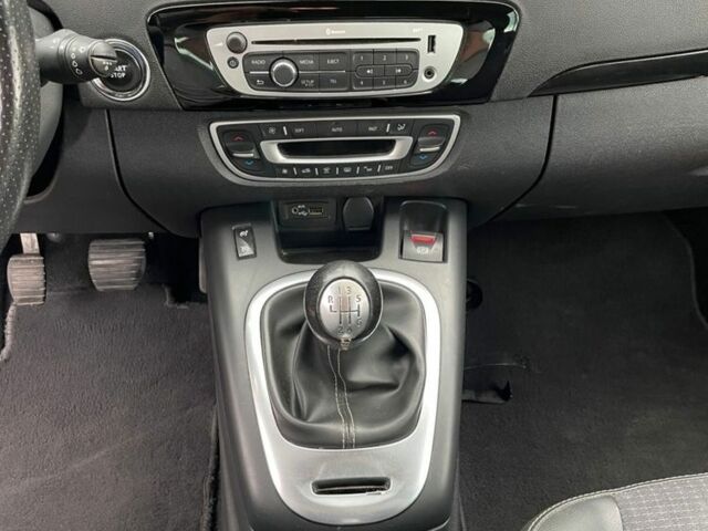 Серый Рено Сценик III, объемом двигателя 1.5 л и пробегом 230 тыс. км за 9000 $, фото 12 на Automoto.ua