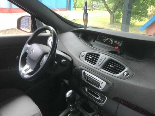 Серый Рено Сценик III, объемом двигателя 1.5 л и пробегом 186 тыс. км за 7500 $, фото 3 на Automoto.ua