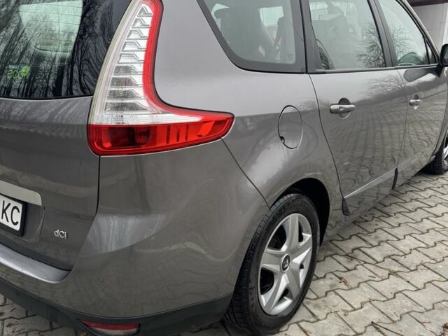 Сірий Рено Сценік III, об'ємом двигуна 1.6 л та пробігом 251 тис. км за 9299 $, фото 4 на Automoto.ua