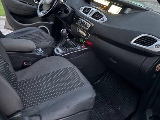 Серый Рено Сценик III, объемом двигателя 1.5 л и пробегом 300 тыс. км за 6000 $, фото 7 на Automoto.ua