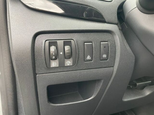 Серый Рено Сценик III, объемом двигателя 1.5 л и пробегом 230 тыс. км за 9000 $, фото 11 на Automoto.ua