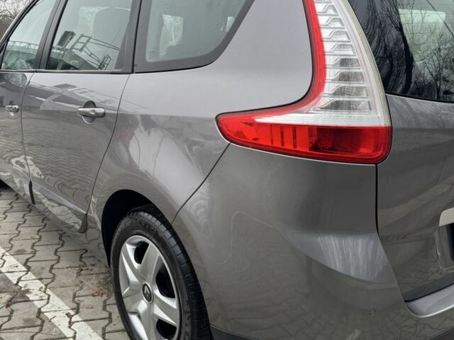 Сірий Рено Сценік III, об'ємом двигуна 1.6 л та пробігом 251 тис. км за 9299 $, фото 13 на Automoto.ua