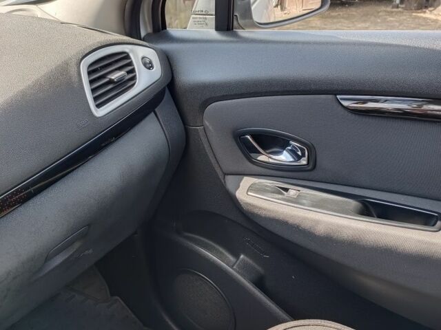 Сірий Рено Сценік III, об'ємом двигуна 1.5 л та пробігом 251 тис. км за 7200 $, фото 16 на Automoto.ua