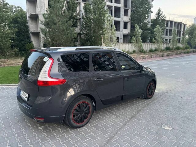 Серый Рено Сценик III, объемом двигателя 1.5 л и пробегом 300 тыс. км за 6000 $, фото 13 на Automoto.ua