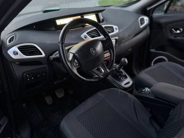 Серый Рено Сценик III, объемом двигателя 1.5 л и пробегом 300 тыс. км за 6000 $, фото 5 на Automoto.ua