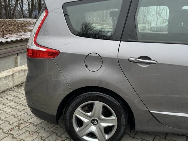 Сірий Рено Сценік III, об'ємом двигуна 1.6 л та пробігом 251 тис. км за 9299 $, фото 5 на Automoto.ua