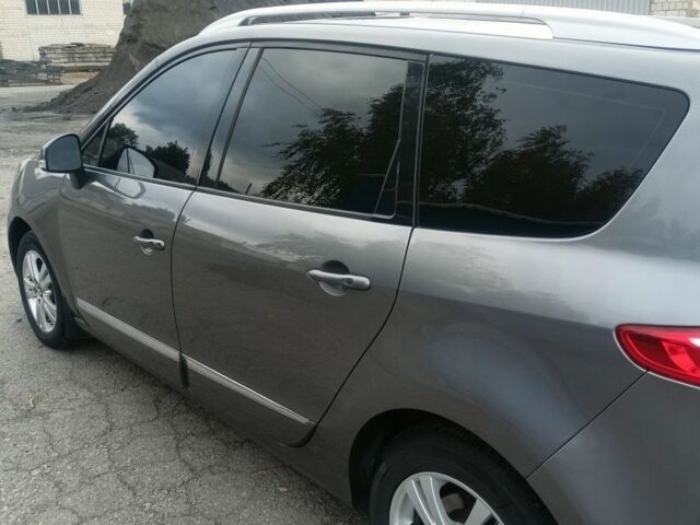 Серый Рено Сценик III, объемом двигателя 1.5 л и пробегом 288 тыс. км за 11000 $, фото 5 на Automoto.ua