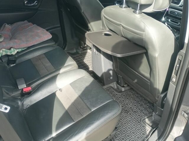 Серый Рено Сценик III, объемом двигателя 1.5 л и пробегом 288 тыс. км за 11000 $, фото 2 на Automoto.ua