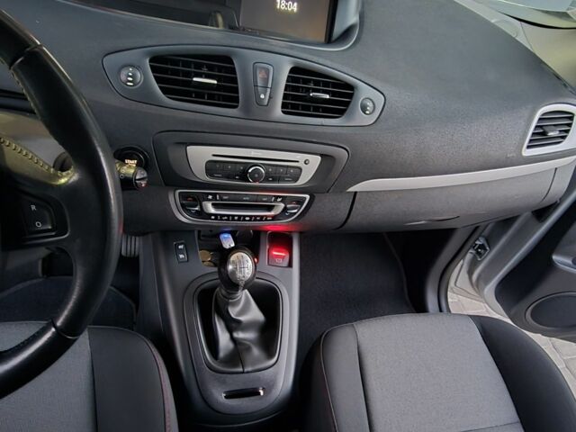 Серый Рено Сценик III, объемом двигателя 0 л и пробегом 221 тыс. км за 9500 $, фото 8 на Automoto.ua