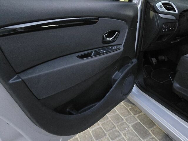 Серый Рено Сценик III, объемом двигателя 0 л и пробегом 221 тыс. км за 9500 $, фото 12 на Automoto.ua