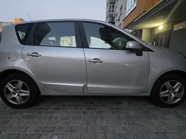 Серый Рено Сценик III, объемом двигателя 0 л и пробегом 221 тыс. км за 9500 $, фото 1 на Automoto.ua