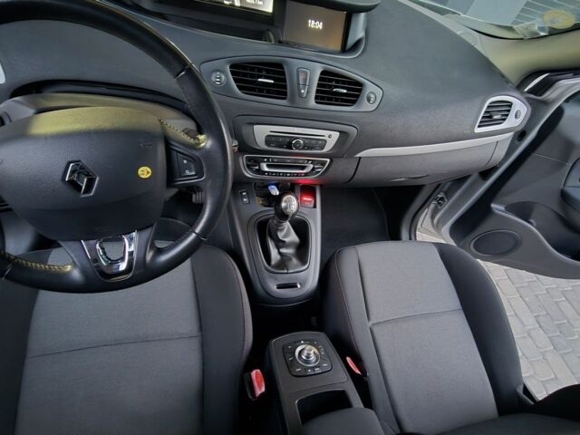 Серый Рено Сценик III, объемом двигателя 0 л и пробегом 221 тыс. км за 9500 $, фото 7 на Automoto.ua