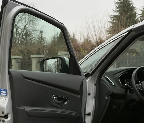 Сірий Рено Сценік III, об'ємом двигуна 1.7 л та пробігом 157 тис. км за 14999 $, фото 13 на Automoto.ua