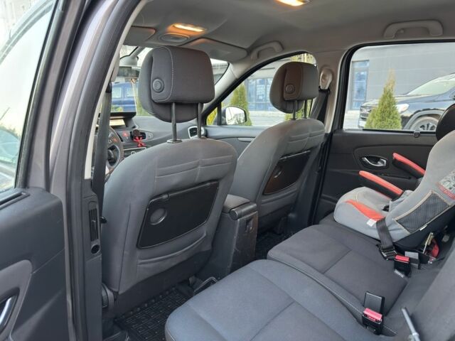 Сірий Рено Сценік III, об'ємом двигуна 1.46 л та пробігом 160 тис. км за 6300 $, фото 9 на Automoto.ua