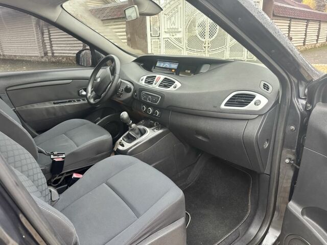 Серый Рено Сценик III, объемом двигателя 1.5 л и пробегом 250 тыс. км за 4750 $, фото 6 на Automoto.ua