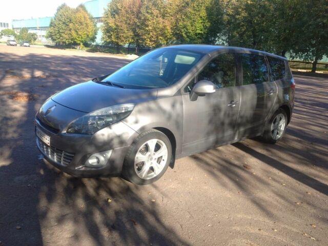 Серый Рено Сценик III, объемом двигателя 1.9 л и пробегом 294 тыс. км за 6500 $, фото 2 на Automoto.ua