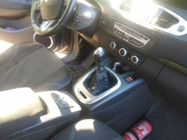 Серый Рено Сценик III, объемом двигателя 1.9 л и пробегом 294 тыс. км за 6500 $, фото 9 на Automoto.ua