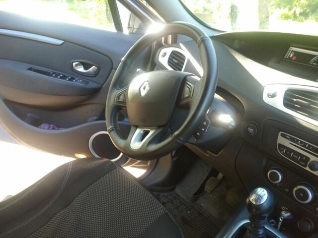 Серый Рено Сценик III, объемом двигателя 1.9 л и пробегом 294 тыс. км за 6500 $, фото 3 на Automoto.ua