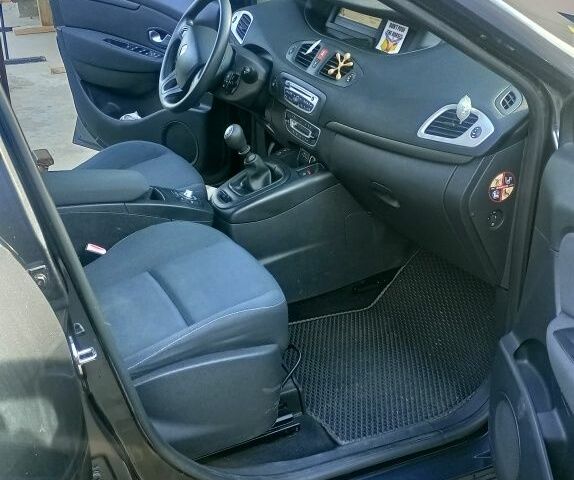 Серый Рено Сценик III, объемом двигателя 1.5 л и пробегом 209 тыс. км за 6800 $, фото 3 на Automoto.ua