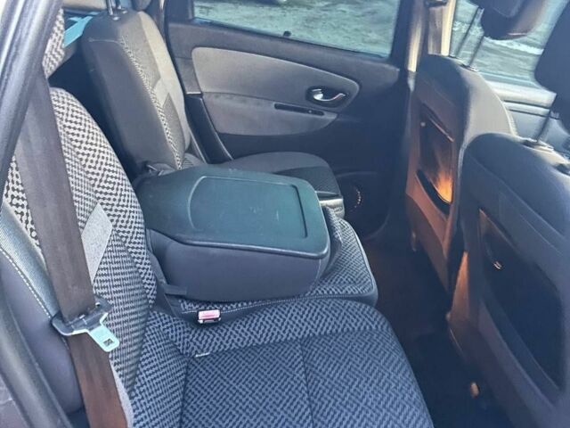 Рено Сценік III 2011 у Изяслве на Automoto.ua Сірий Рено Сценік III, об'ємом двигуна 1.5 л та пробігом 285 тис. км за 6700 $, фото 4 на Automoto.ua