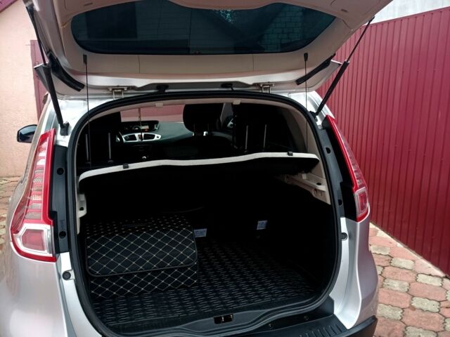 Серый Рено Сценик III, объемом двигателя 1.5 л и пробегом 275 тыс. км за 6900 $, фото 1 на Automoto.ua