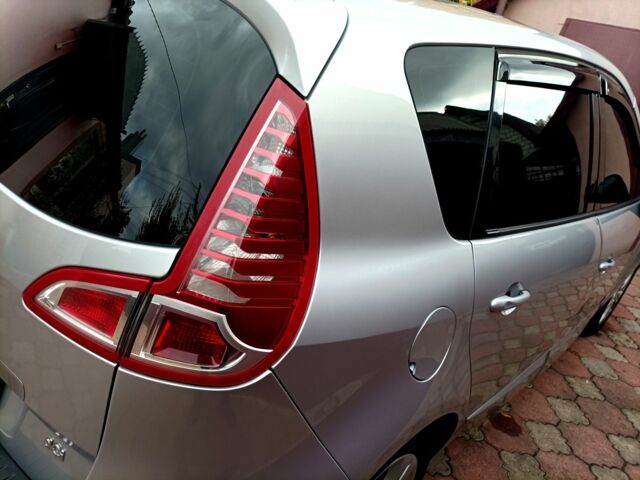 Серый Рено Сценик III, объемом двигателя 1.5 л и пробегом 275 тыс. км за 6900 $, фото 4 на Automoto.ua