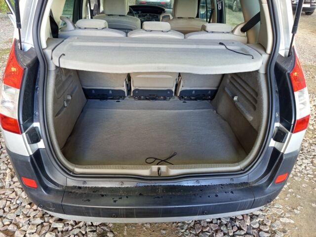 Серый Рено Сценик III, объемом двигателя 1.5 л и пробегом 200 тыс. км за 7300 $, фото 6 на Automoto.ua