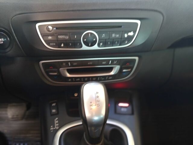 Серый Рено Сценик III, объемом двигателя 1.5 л и пробегом 200 тыс. км за 7300 $, фото 4 на Automoto.ua